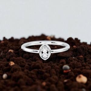 0.05 Carat E-F/VVS-VS Moissanite Round Cut Diamond Prong Set Bague en diamant minimaliste fabriquée en platine pour elle - Product Image 6