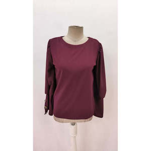 เสื้อเบลาส์ผ้าเครปนำเข้าคอกลมแขนยาวสำหรับผู้หญิง 29574 -สีเบอร์กันดี - Product Image 4
