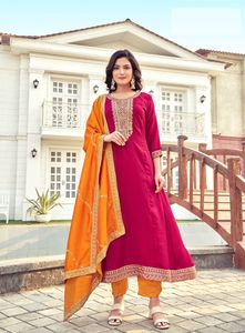 Vichitra Designer femmes soie Kurti ensemble lourd broderie travail pour mariage et fête indien ethnique porter approvisionnement en gros - Product Image 6