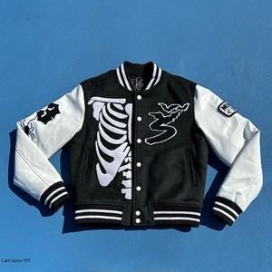 Chaqueta Universitaria de Béisbol Personalizada para Hombre, Chaqueta Bomber Bordada con Letras Gráficas Vintage en Satén Azul Claro - Product Image 3