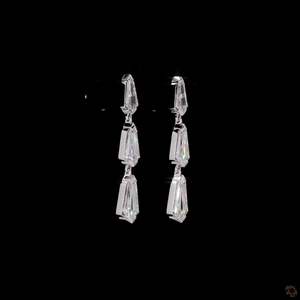 Boucles d'oreilles pendantes en diamant Radiant de 3,97 carats pour femmes, pierres cultivées en laboratoire, en platine, bijoux de luxe faits à la main - Product Image 3