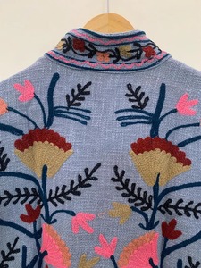 Suzani แจ็กเก็ตผ้านุ่มสำหรับผู้หญิงแจ็คเก็ตผ้านุ่มปักลายดอกไม้ทำด้วยมือ - Product Image 5