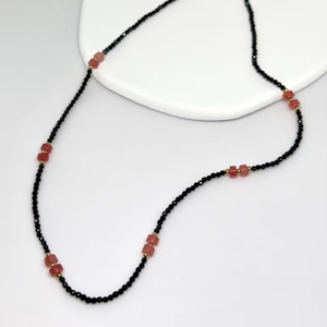 Gargantilla de cuentas negras y rojas de moda de estilo veraniego, accesorio de moda con cadena de acero inoxidable para fiestas - Product Image 1