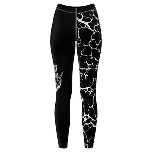 Pantalon de compression MMA pour femme Decent Fight Gears, noir et blanc, imprimé craquelé, ajusté, en spandex et polyester, pour arts martiaux mixtes - Product Image 3