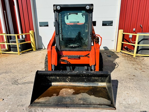 Chargeuse-pelleteuse Kubota SVL75-2 d'occasion de haute qualité |   Chargeuse sur chenilles de 4 tonnes, capacité de charge utile de 2 300 lb |   Certifié EPA |   2 ans - Product Image 2