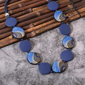 Dernier luxe fabriqué à la main avec la meilleure qualité de haute poli beau collier en résine de mode pour les femmes de l'Inde. - Product Image 3