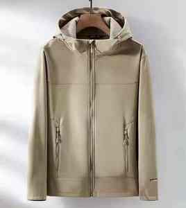 Chaqueta softshell para exteriores, diseñada para brindar comodidad, movilidad y durabilidad, que ofrece calidez para el invierno y un estilo de vida activo. - Product Image 4