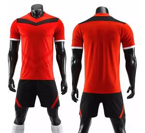 ชุดฟุตบอลแขนสั้นแบบยืดได้ ผลิตจากโพลีเอสเตอร์ 100% ป้องกันแบคทีเรีย พิมพ์ลายแบบซับลิเมชั่นตามสั่ง  สามารถกำหนดสี ชื่อทีม และโลโก้ได้ สำหรับผู้ชาย - Product Image 6