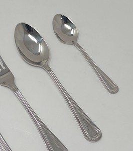 Elegante juego de cubiertos de acero inoxidable de 4 piezas con acabado de espejo resistente al óxido y duradero para el hogar Hotel restaurante o uso en fiestas - Product Image 5