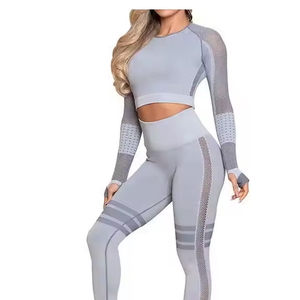 Motif personnalisé couleur unie haute qualité coton Fitness femmes Yoga ensembles entraînement de gymnastique deux pièces tenue avec manches longues haut court - Product Image 6