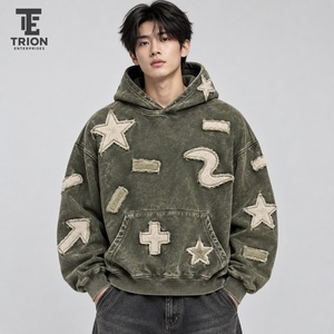 Sweat à capuche brodé pour homme, effet délavé, offre une douce chaleur, un toucher texturé et une broderie fine pour un style décontracté polyvalent. - Product Image 1