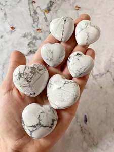 Piedra de corazón hinchada de howlita blanca Natural, cristal pulido liso para aliviar la ansiedad y curar los Chakras, disponible en cantidad a granel - Product Image 3