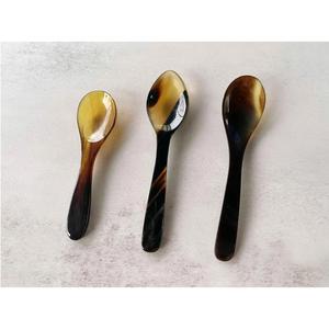 Cucharas de cuerno hechas a mano de calidad de exportación a granel para Decoración de mesa de regalo o uso diario en la cocina disponibles a un precio asequible - Product Image 1