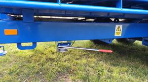 Remolque Stewart Trailers Edge 8 con Laterales Abatibles para la Venta, Usado para Agricultura y Construcción con Componentes Centrales de Engranajes y Motor - Product Image 2