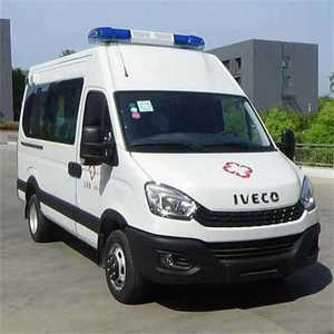 Ambulance de soins intensifs à châssis moyen et toit surélevé / Camion de sauvetage médical / Véhicule d'ambulance d'urgence d'occasion, diesel, manuel - Product Image 1