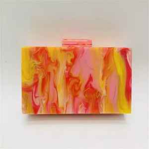 Conjunto Completo de Collar con Colgante de Mariposa Vintage Chapado en Oro con Perlas de Imitación y Bolso de Mano de Resina con Nombre Personalizado para Mujer, Ideal para Bodas - Product Image 3