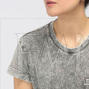 Camisetas de lavado ácido con cuello redondo para mujer con bolsillo frontal para parches personalizados, camisetas de lavado ácido con calidad superior - Product Image 3