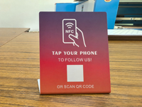 Carte NFC personnalisée 13,56 MHz programmable avec code QR pour avis sur les réseaux sociaux, suivi des commentaires, café, boutique, vente en gros, usine OEM