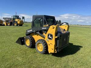 รถตักล้อยาง John Deere รุ่น 316GR เครื่องยนต์ประสิทธิภาพสูง กล่องเกียร์ประสิทธิภาพสูง ประสิทธิภาพการทำงานสูง เหมาะสำหรับงานก่อสร้างและการเกษตร - Product Image 3