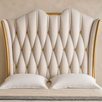 Lit capitonné de luxe en cuir à dossier ailé, style français, taille et couleur personnalisables, lit moelleux avec garniture dorée pour hôtel, villa, chambre à coucher