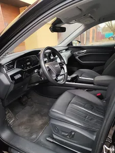 NEAT 2020, e-tron 50 I, Bajo kilometraje, Transmisión automática, Techo solar panorámico, Luces LED, Luces diurnas LED - Product Image 4