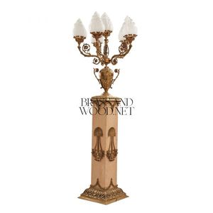 Lampe sur pied en laiton de style français antique avec piédestal en marbre luxueux et abat-jour en verre givré - Product Image 2