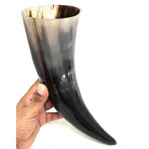 Soporte de cuero tallado vikingo antiguo Diseño animal elegante Artesanías naturales para recreaciones religiosas e históricas - Product Image 1