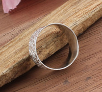 Bague Statement Large Évasée en Argent Sterling avec Motif Étoilé Gravé et Sertissage Clos, Style Bohème, pour Femme, Idéale pour les Fêtes