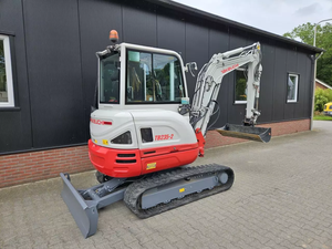 Mini-excavatrice Takeuchi TB235-2 d'occasion de haute qualité à prix avantageux, Takeuchi TB235-2 d'occasion de 3,7 tonnes prête à être expédiée - Product Image 3