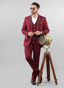 Traje de Tres Piezas para Hombre en Color Granate Oscuro de Lujo y Alta Calidad para Eventos Formales de Negocios, Bodas y Vestimenta de Noche Disponible para la Venta - Product Image 2