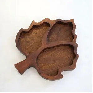 Plateau de service en bois d'acacia en forme de feuille avec compartiments, design minimaliste fait main pour les fêtes - Product Image 4