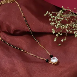 Collar de Cadena Chapado en Oro para Mujer con Colgante de Diamante, Categoría de Productos de Colgantes y Dijes de Diamantes - Product Image 1