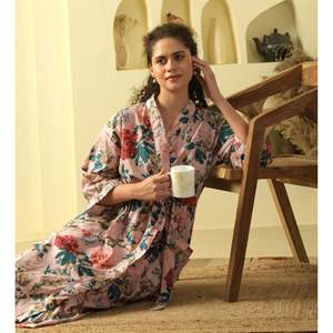Bata de Baño Rosa de Lujo Botanic Bae para Mujer, Estampado Floral, Camisón de Invierno con Cinturón, Transpirable, con Características Térmicas, Suministro ODM - Product Image 1