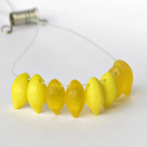 Venta al por mayor de cuentas de cristal checo de limón surtidas a granel, suministros de joyería inspirados en frutas veganas multicolores vibrantes - Product Image 3