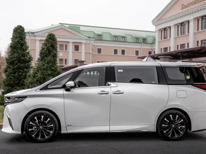 Nueva minifurgoneta de lujo Yota Alphard a la venta - Product Image 6