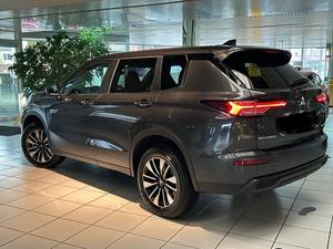 Outlander Híbrido Enchufable 2025 2.4PHEV TOP 4WD 306HP 4 Cilindros Gasolina-Híbrido Transmisión Automática Volante a la Izquierda EN Buen Estado - Product Image 4