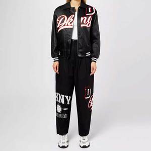 Vestes universitaires pour femmes conçues avec des rayures en tricot côtelé, des patchs brodés et un intérieur doublé chaud pour un usage quotidien décontracté - Product Image 3