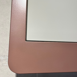 Radiateur mural de style italien moderne Cordivari, cadre en acier blanc mat, barre porte-serviettes et ouverture centrale pour serviettes - Product Image 4