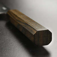 Couteau de Chef Japonais en Damas Personnalisé PRESTIGE BLADES, Finition Brossée Moderne, Manche en Bois, Acier Carbone de Haute Qualité, Vente en Gros