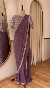 Hermoso Sari de Diseñador Listo para Usar con Trabajo de Hilo y Lentejuelas - Product Image 6