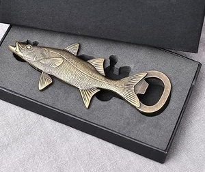 Ouvre-bouteille de poisson en aluminium Ouvre-bouteille de poisson frais pour bar Outil pour enlever les bouchons de soda et de bière Gadget cool et amusant - Product Image 1