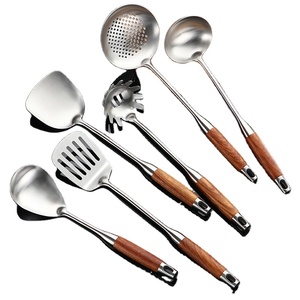 Couverts en métal au design fait à la main, ensemble de couverts en métal de style tendance avec manche en bois, ustensiles de cuisine décoratifs pour la restauration d'occasion - Product Image 4