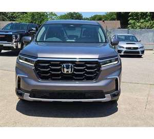 Vehículo Usado Limpio 2025 con Bajo Kilometraje y Transmisión Automática, en Perfecto Estado, Listo para Enviar - Product Image 6