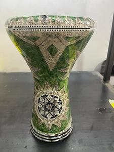 Gawharet El Fan, Tambor Darbuka de Aluminio de 17.5 Pulgadas, Hecho a Mano, Afinable, con Mosaico Solar, Auténtico Egipcio, Incrustaciones Orientales, Clásico - Product Image 3