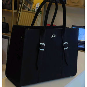 Sac fourre-tout de bureau structuré, noir classique, avec finition solide et design à boucle, fabriqué en feutre et aspect cuir synthétique pour femmes - Product Image 1