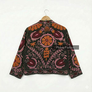 Short ethnique bohème brodé à la main Suzani, motif floral de luxe pour femme, doublure en coton respirant et écologique, collection automne-hiver - Product Image 4