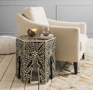 Table d'appoint de luxe inspirée de l'art du marqueterie osseuse avec finition artisanale décorative, parfaite pour les maisons modernes et les espaces de vie élégants - Product Image 1