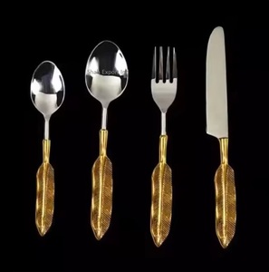Ensemble de couverts de mariage tendance, style américain moderne et luxueux, en acier inoxydable plaqué argent, avec des poignées en forme de plume dorée - Product Image 1
