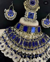 Ensemble de bijoux afghans Kuchi bleu royal avec un collier imposant orné de grandes pierres carrées et des boucles d'oreilles assorties
