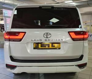 2025 a YOTA LAND CRUI SER LC300 EXECUTIVE 70th 415HP NEU 7 posti 4x4 quattro ruote motrici 80L SUV cambio automatico - Product Image 6